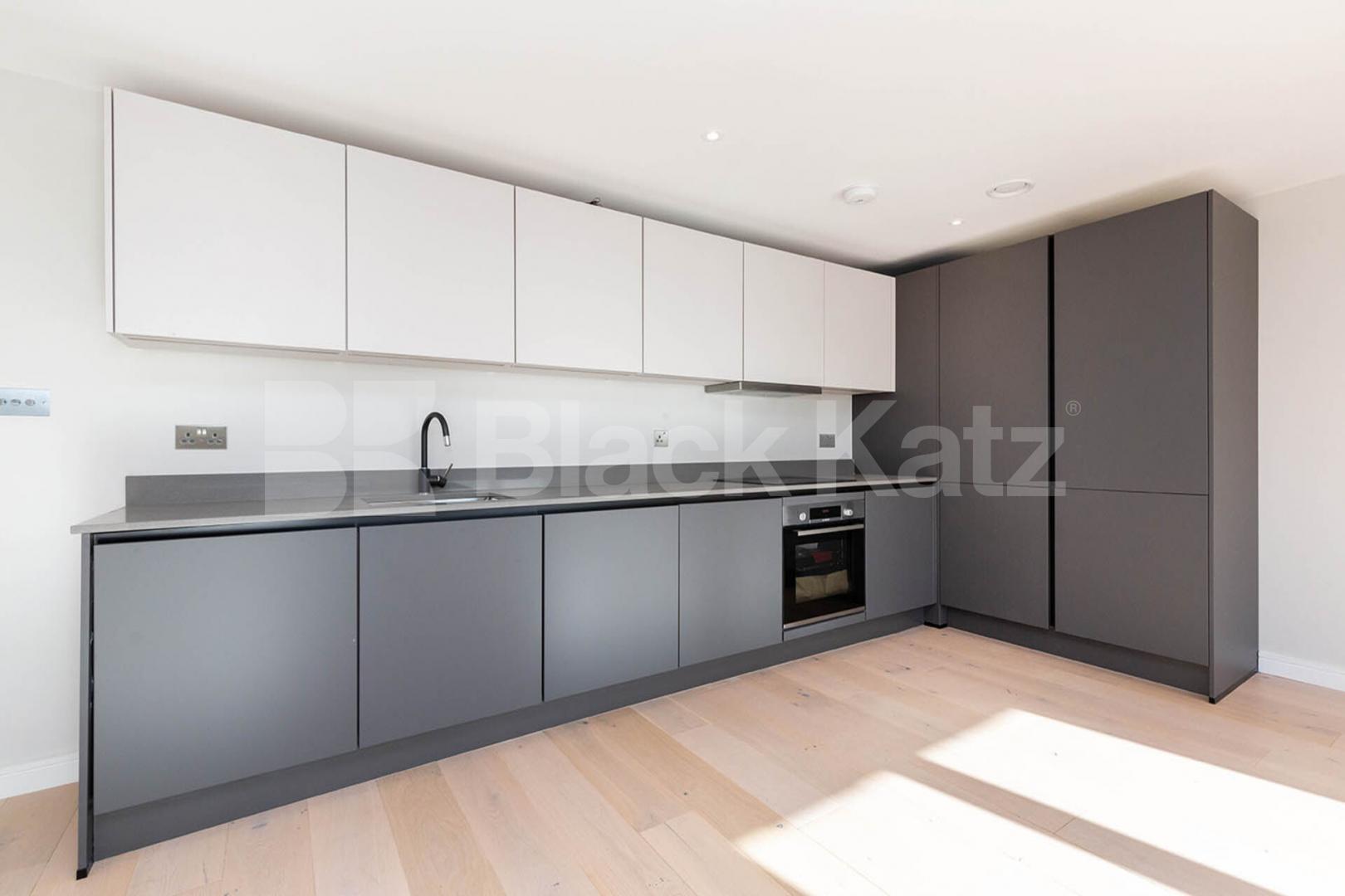 Stunny 2 bed 2 bath located within a new build with a large terrace Tottenham Lane, Crouch End